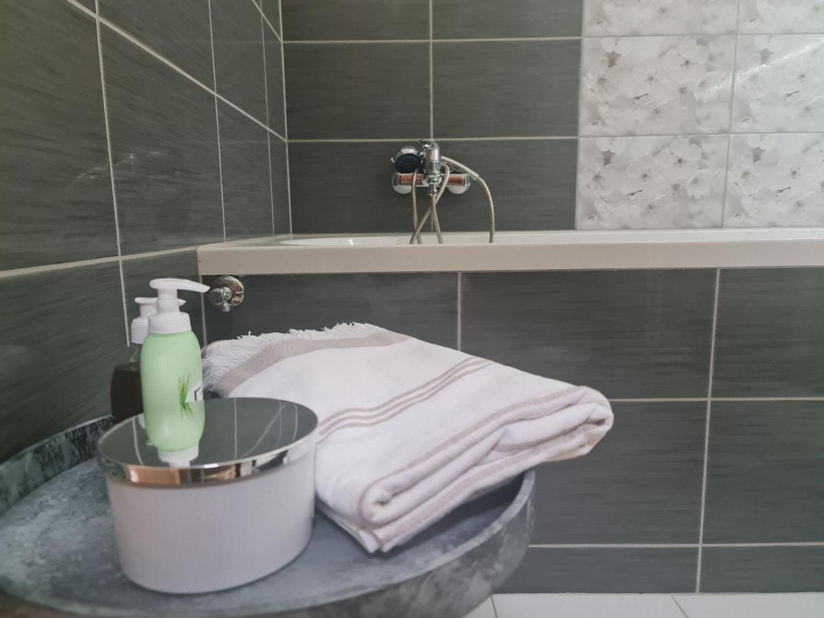 Huerrem Apartman Eger Bagian luar foto